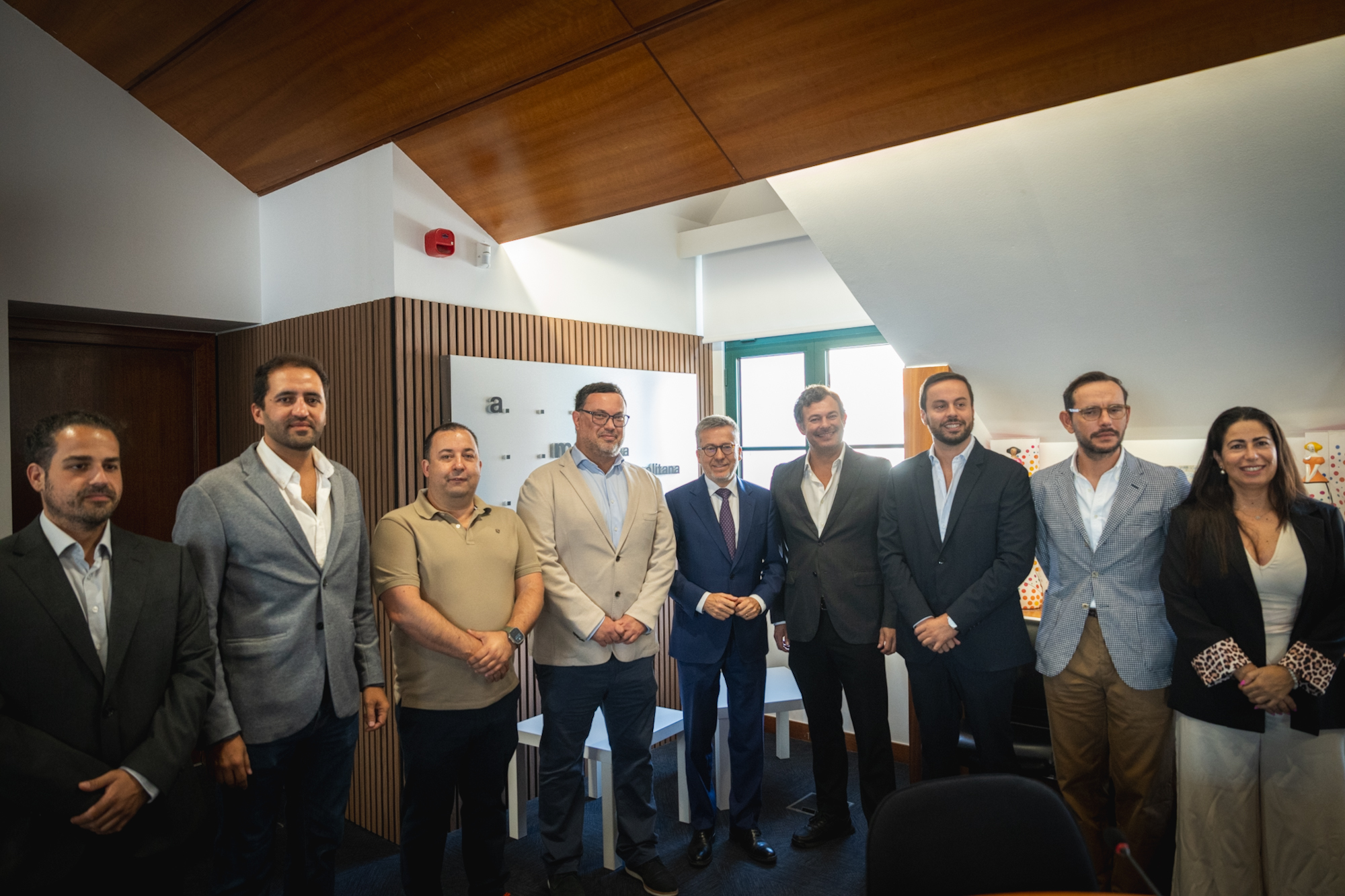 Equipas da APPJuventude e da Área Metropolitana de Lisboa na formalização do protocolo CRJ+, em 24 de setembro de 2026.