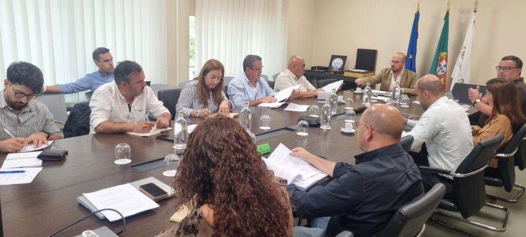 Participantes na reunião do Grupo de Trabalho Intermunicipal da Juventude, na CIM do Tâmega e Sousa, em 29 de setembro de 2026